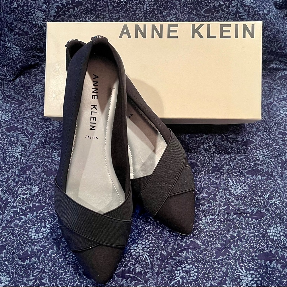 WHOA NELLIE ALMOST NEW!  Anne Klein “Oalise” Black Pointed Flats Size 10